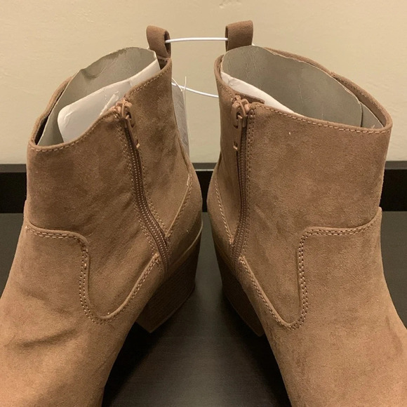 OLD NAVY Faux Suede Western Ankle Boots in Mocha Latte‎ - Picture 8 of 13